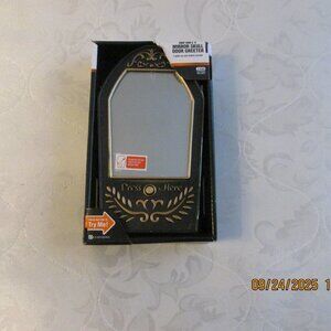 Infinity Mirror Skull Door Greeter includes batteries